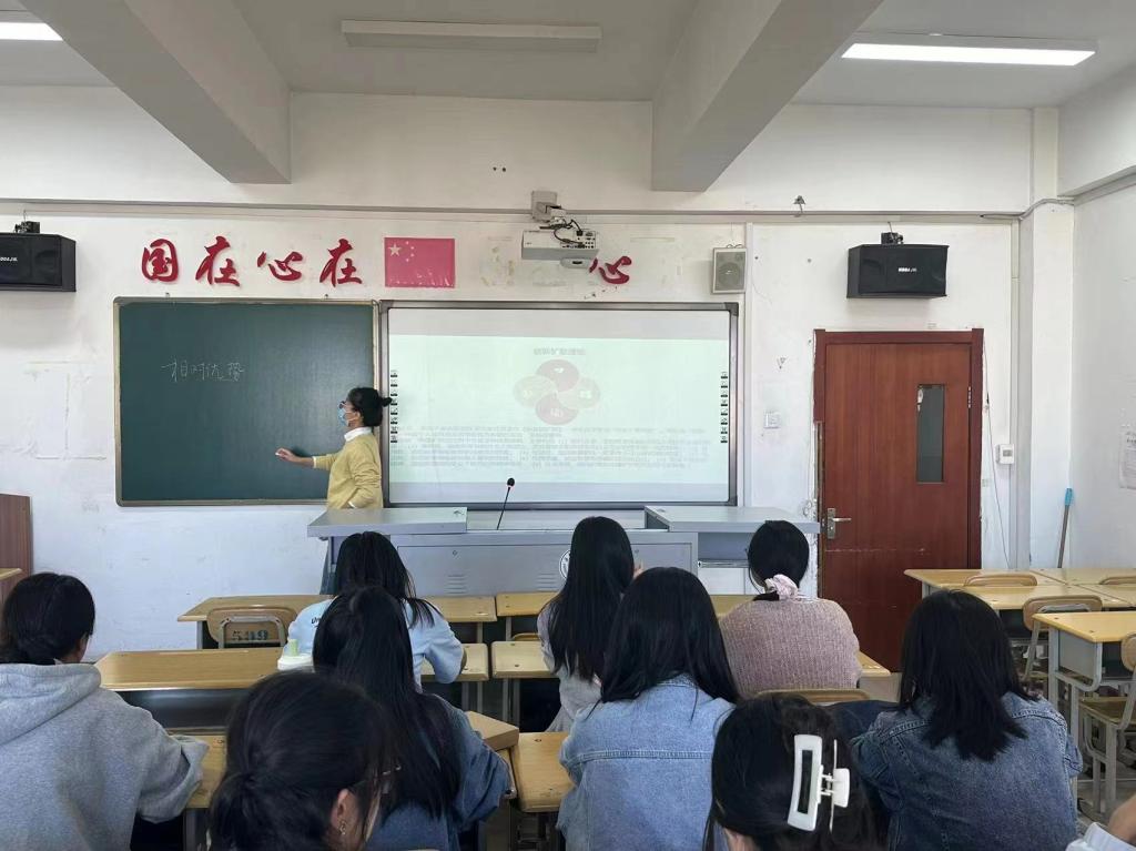 Macintosh HD:Users:abc:Documents:系里工作文件:科研:博士教授讲座:2023教授博士讲座:太阳成集团tyc122cc+科技类综艺节目的创新研究+佟文娟:照片:5.jpg